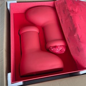 MSCHF Big Red Boots US 9

Brand new never used !  Original!